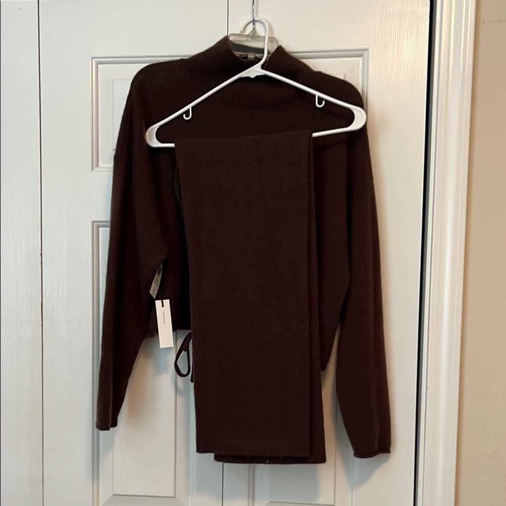 Aritzia luxe cashmere pant set size medium NWT $346